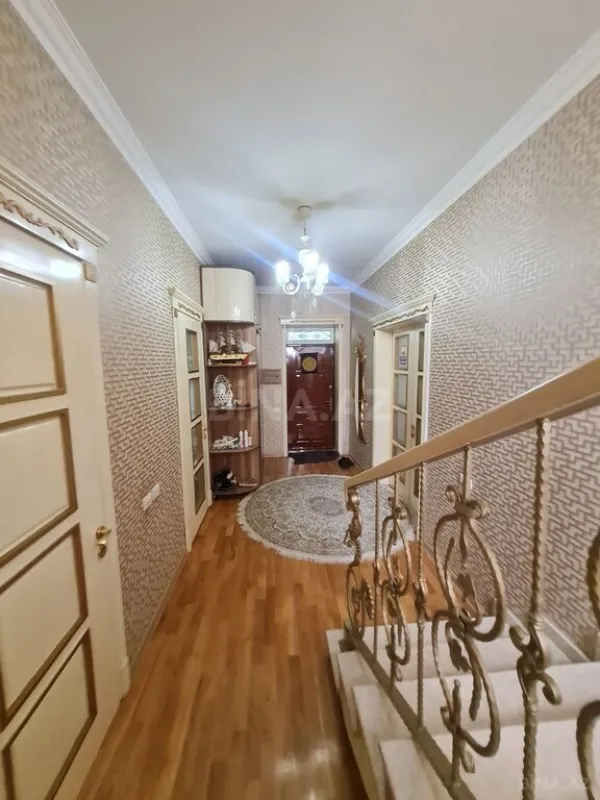 Satılır 4 otaqlı həyət evi 200 m²