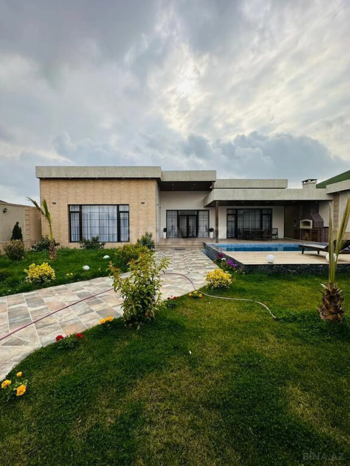Kirayə verilir 5 otaqlı həyət evi 300 m²