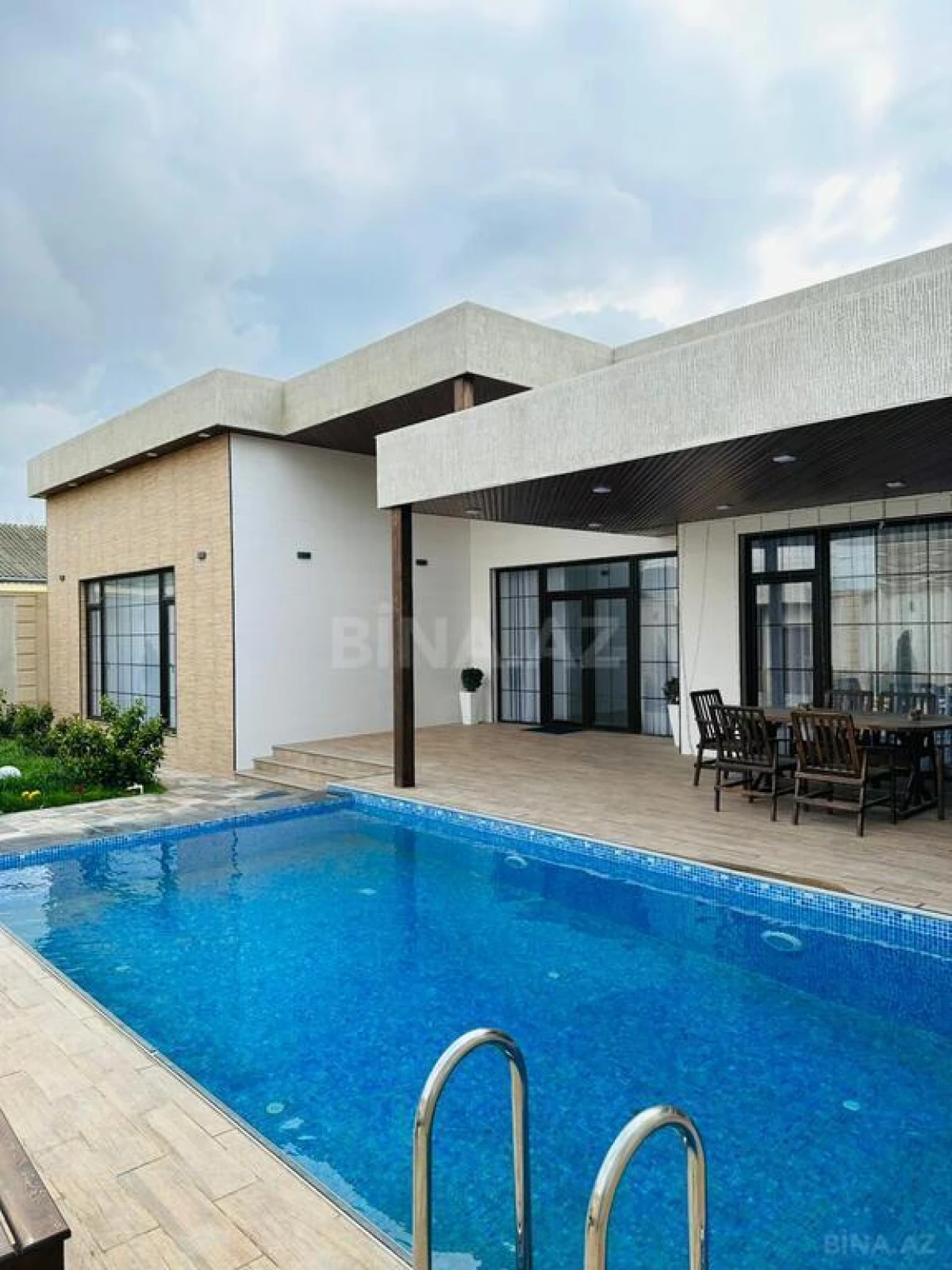 Kirayə verilir 5 otaqlı həyət evi 300 m²