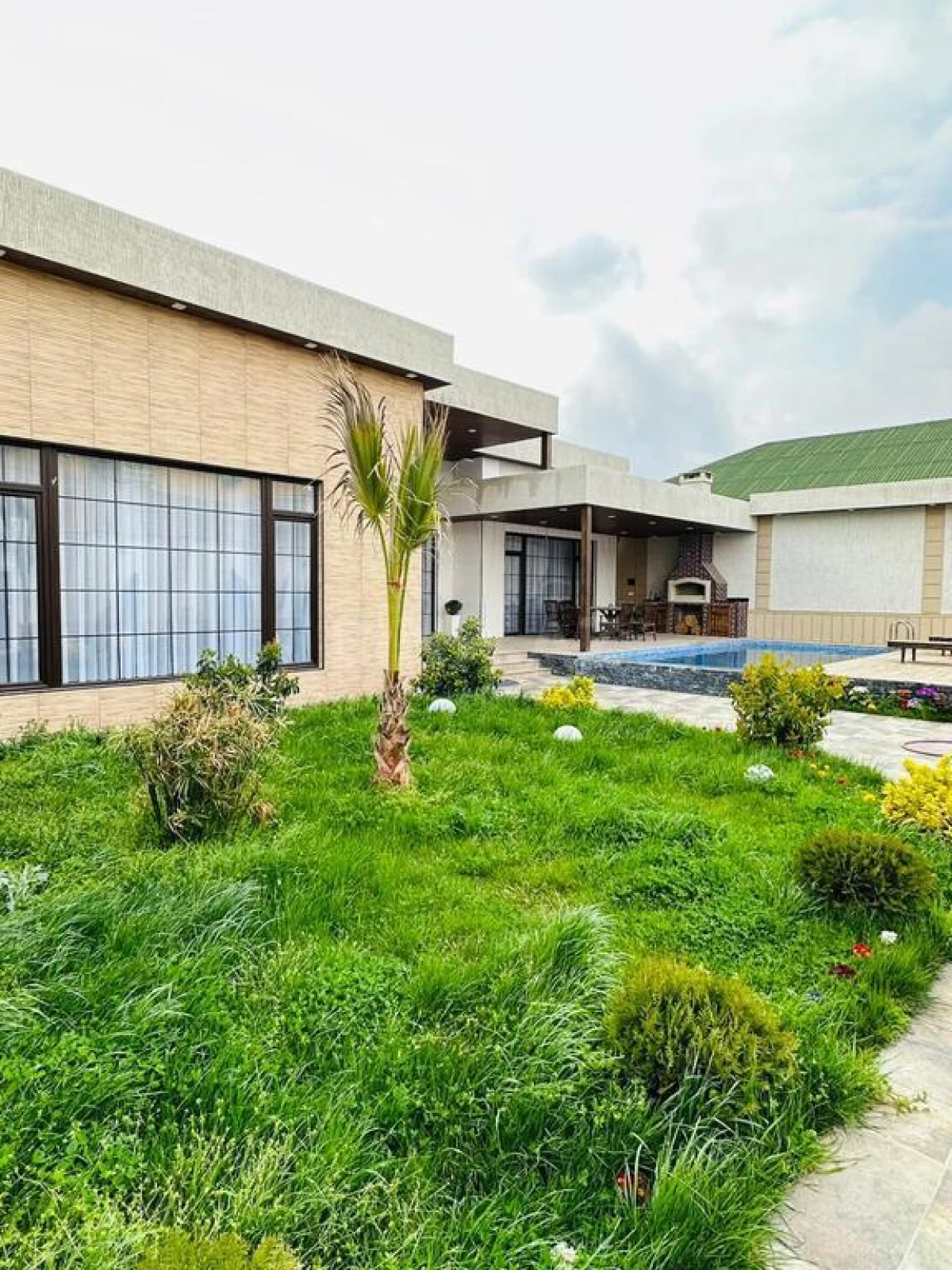 Kirayə verilir 5 otaqlı həyət evi 300 m²