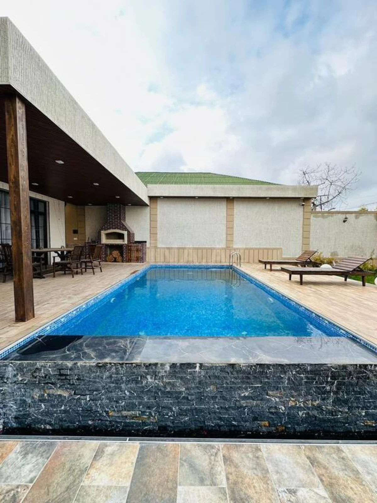 Kirayə verilir 5 otaqlı həyət evi 300 m²