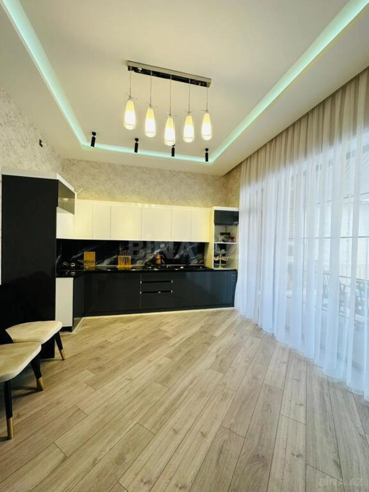 Kirayə verilir 5 otaqlı həyət evi 300 m²