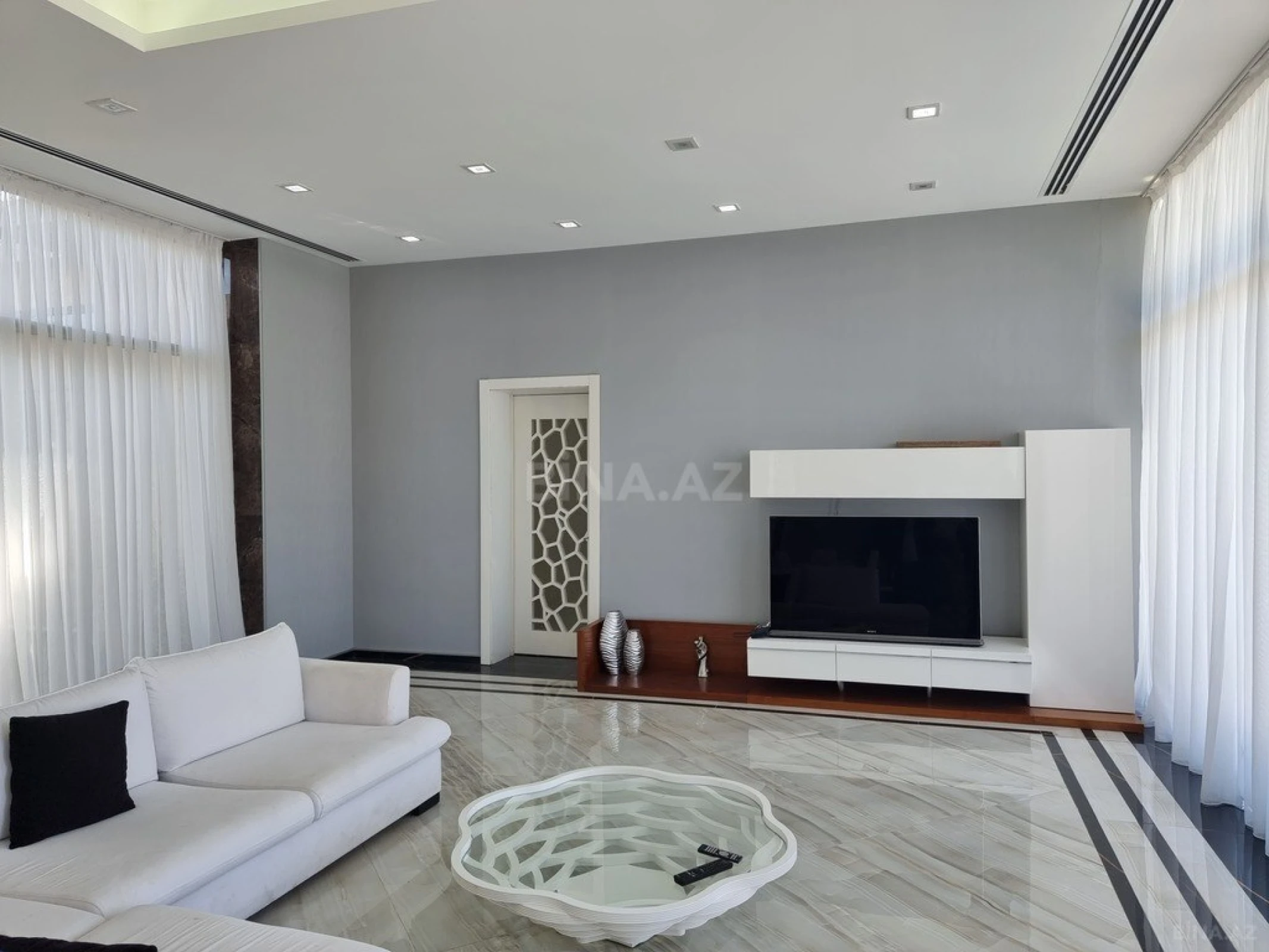 Satılır 5 otaqlı həyət evi 450 m²