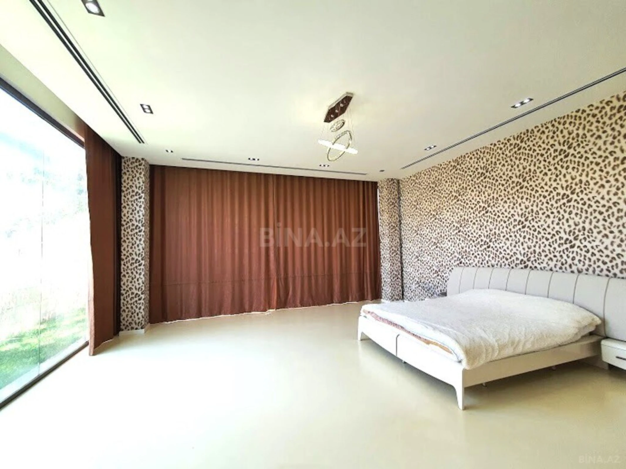Satılır 5 otaqlı həyət evi 450 m²
