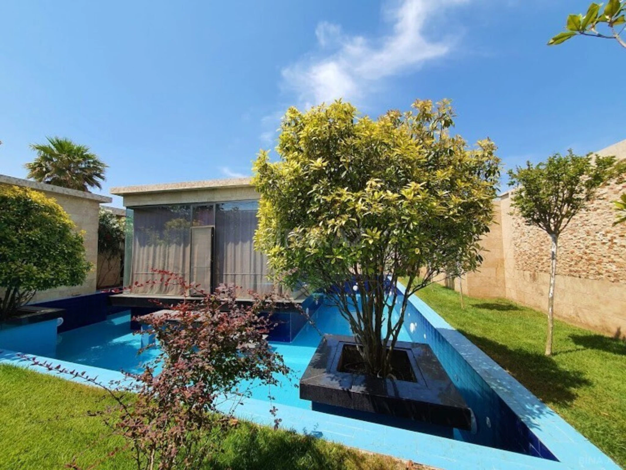 Satılır 5 otaqlı həyət evi 450 m²