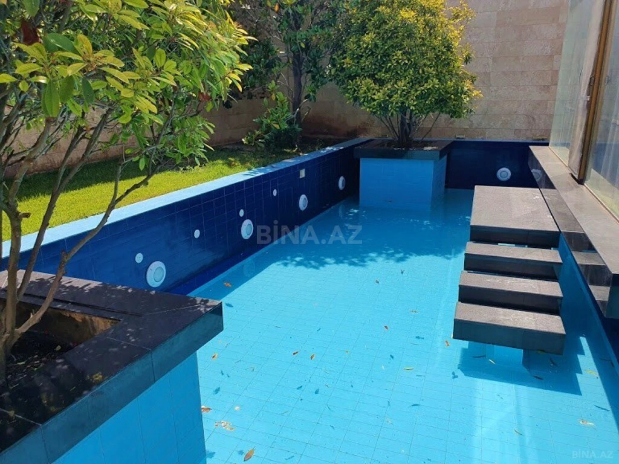 Satılır 5 otaqlı həyət evi 450 m²