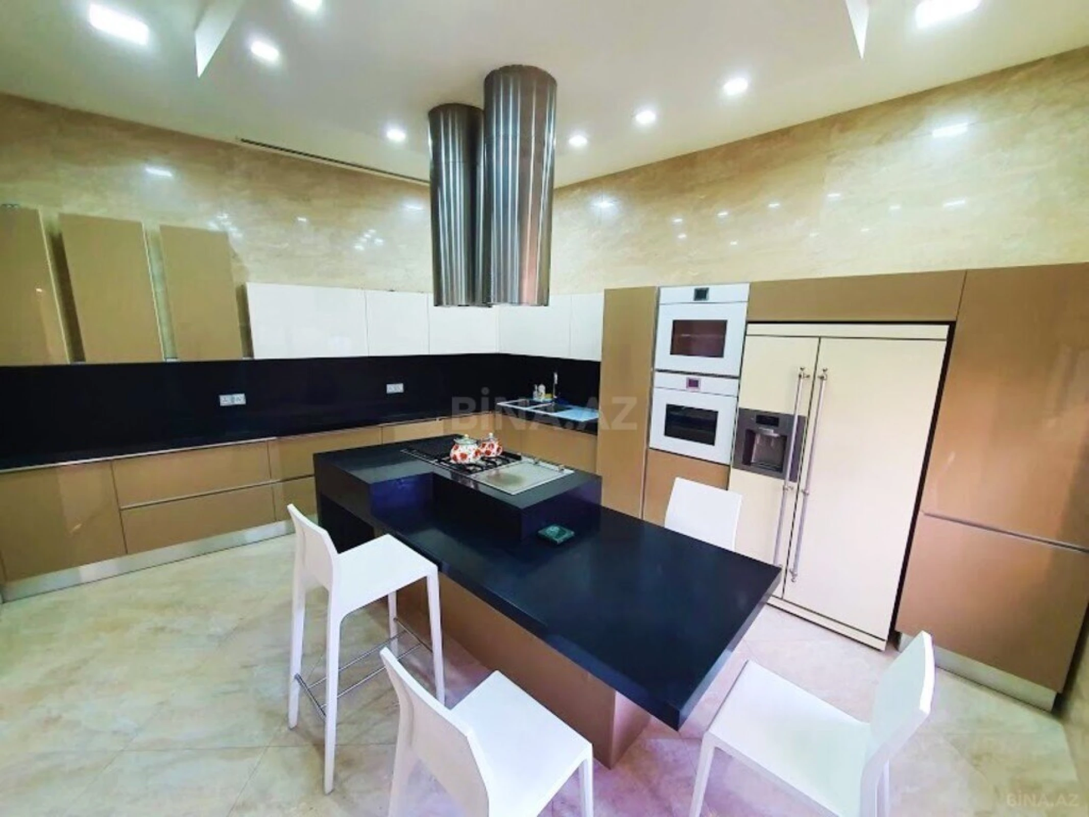Satılır 5 otaqlı həyət evi 450 m²