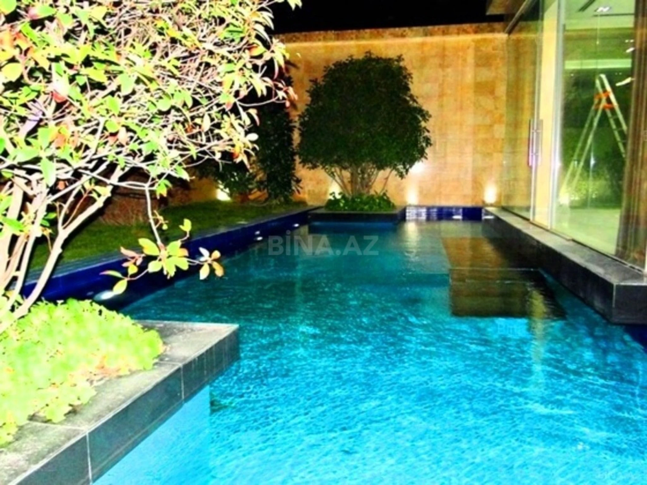 Satılır 5 otaqlı həyət evi 450 m²