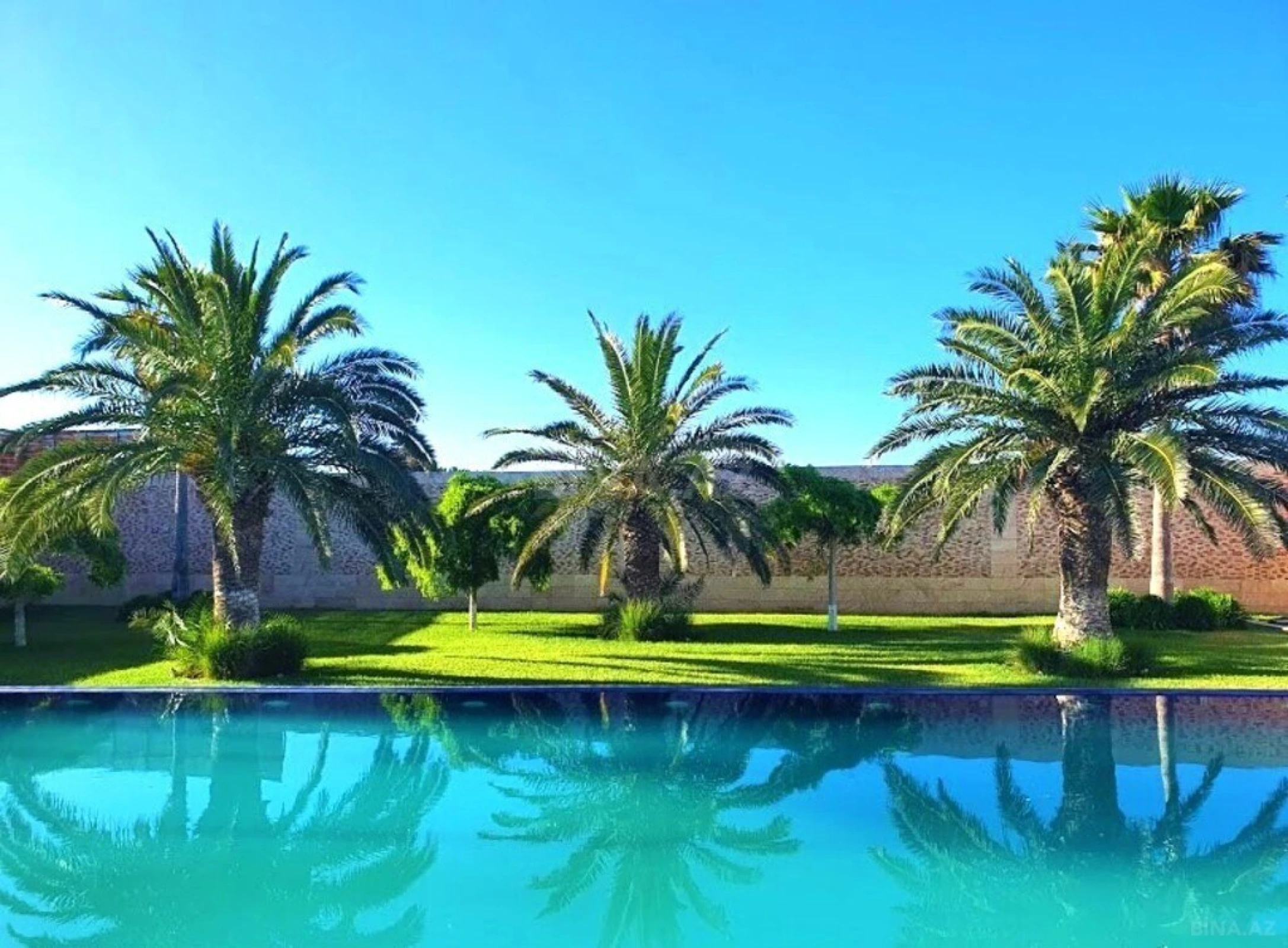 Satılır 5 otaqlı həyət evi 450 m²