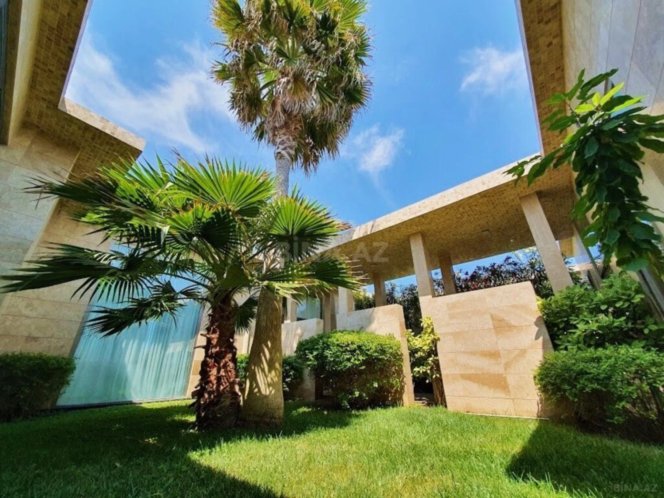 Satılır 5 otaqlı həyət evi 450 m²