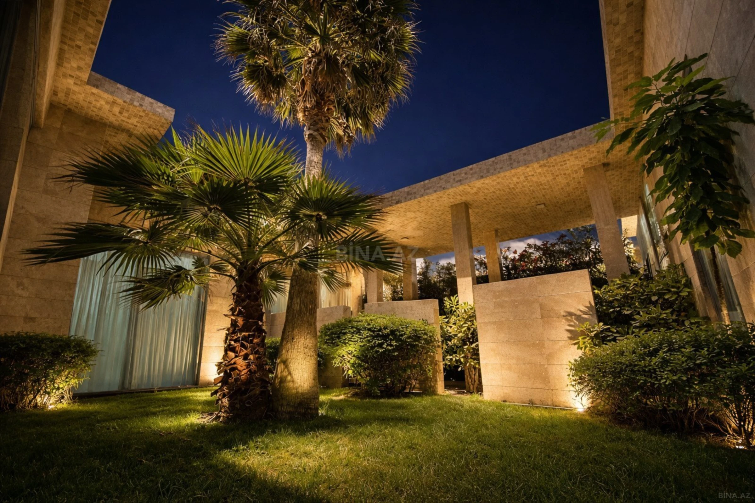 Satılır 5 otaqlı həyət evi 450 m²