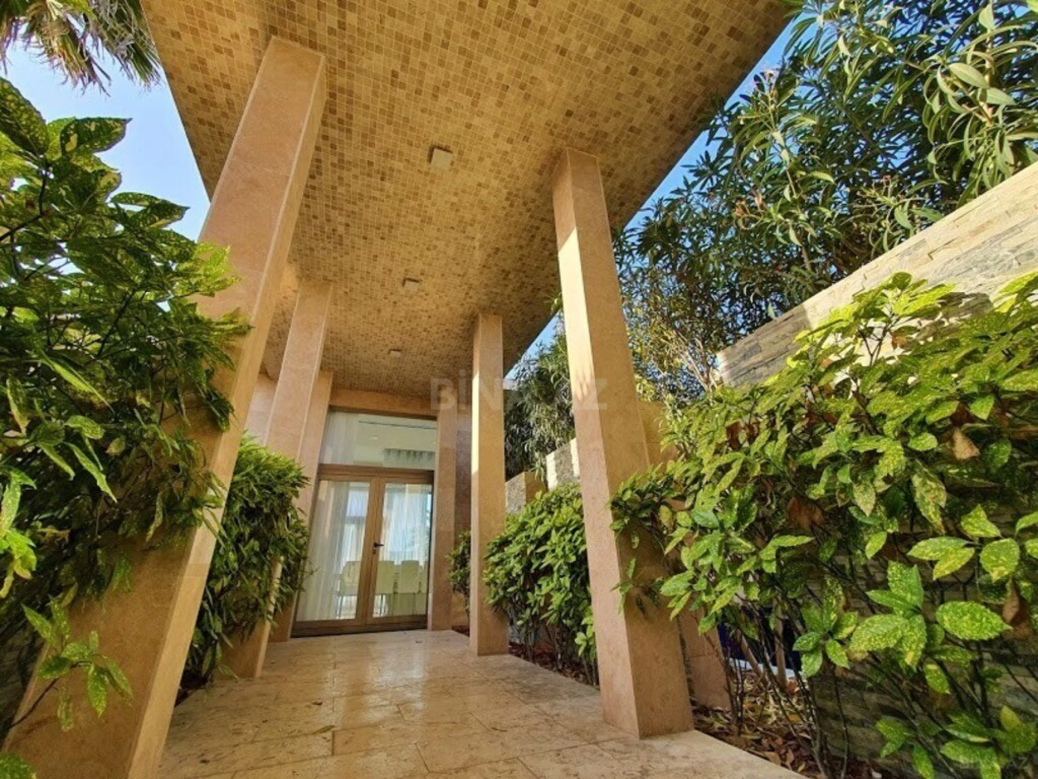 Satılır 5 otaqlı həyət evi 450 m²