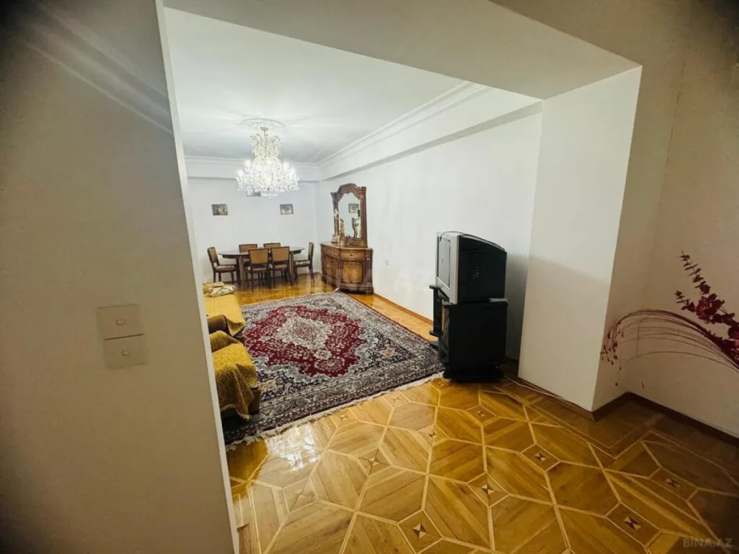 Satılır 3 otaqlı mənzil 120 m²