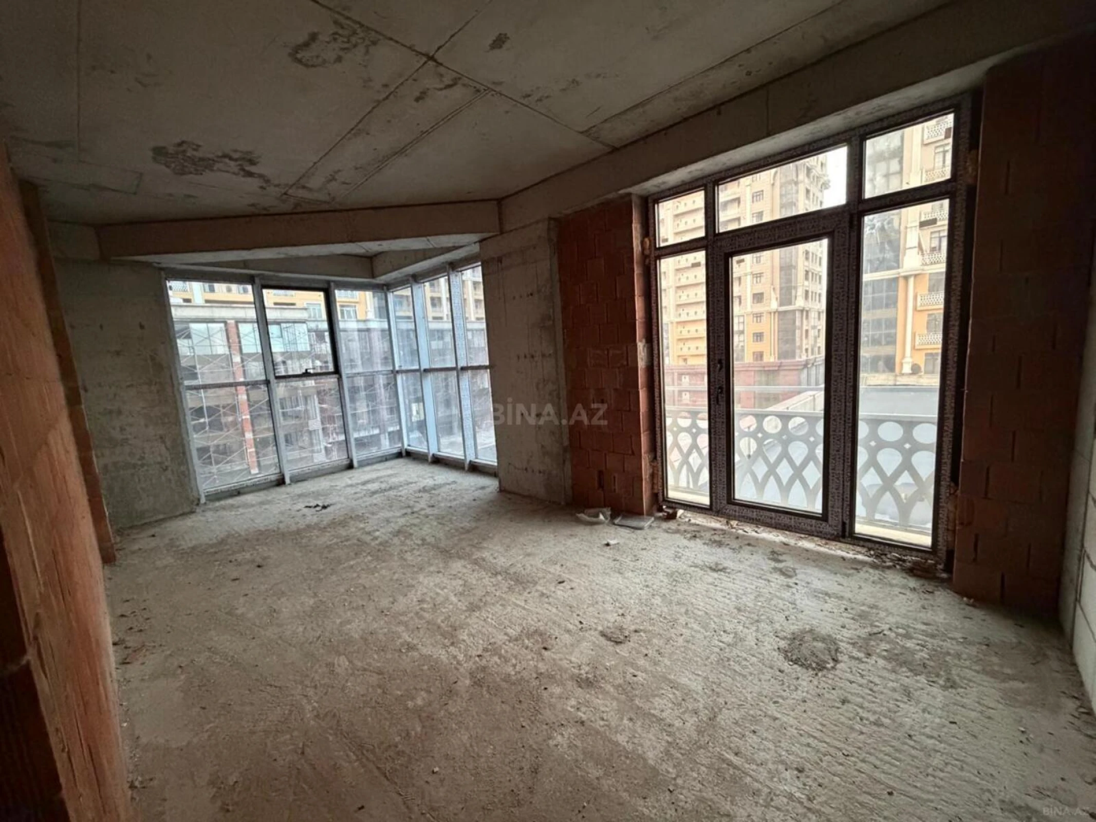 Satılır 3 otaqlı mənzil 108.82 m²