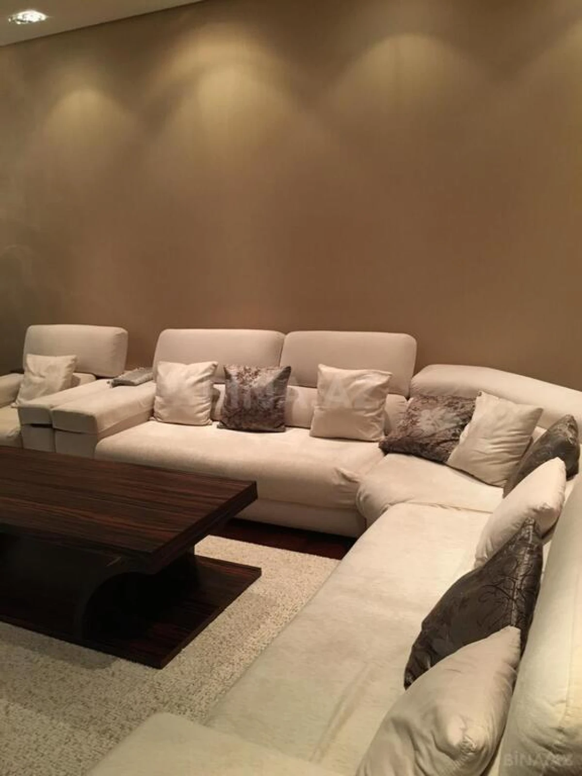 Kirayə verilir 2 otaqlı mənzil 85 m²