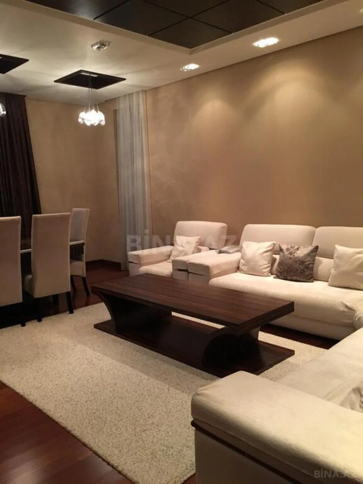 Kirayə verilir 2 otaqlı mənzil 85 m²