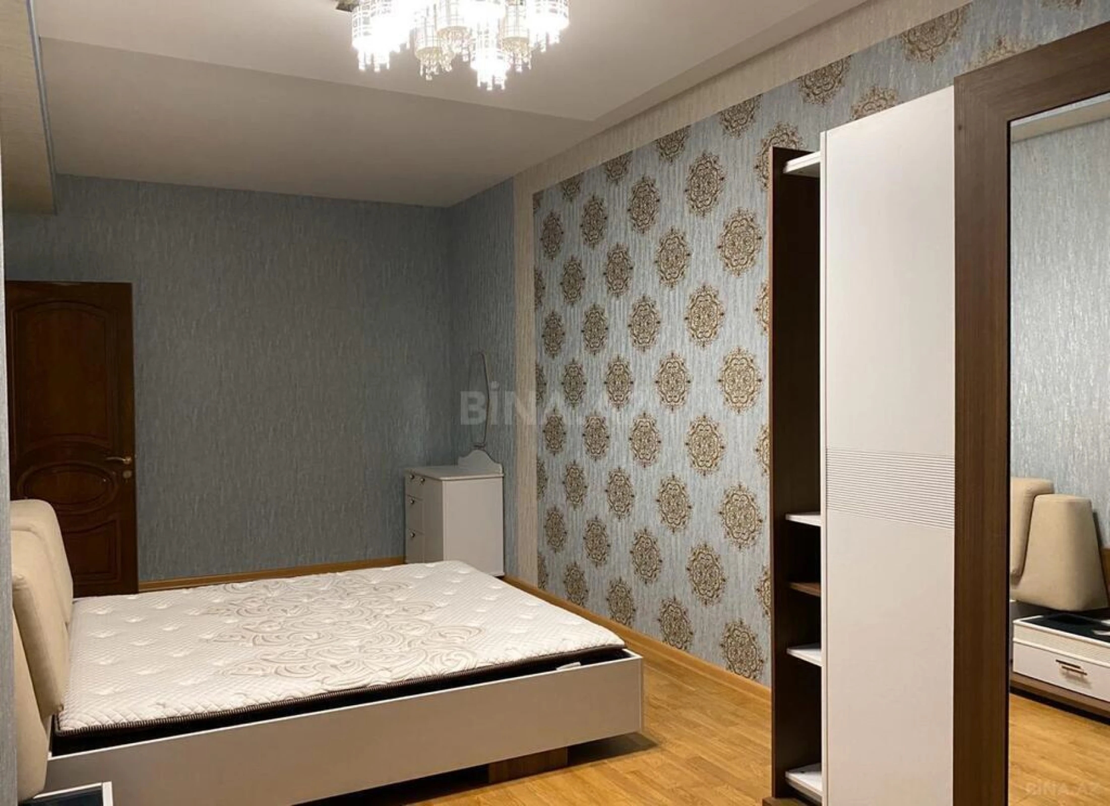 Kirayə verilir 2 otaqlı mənzil 85 m²