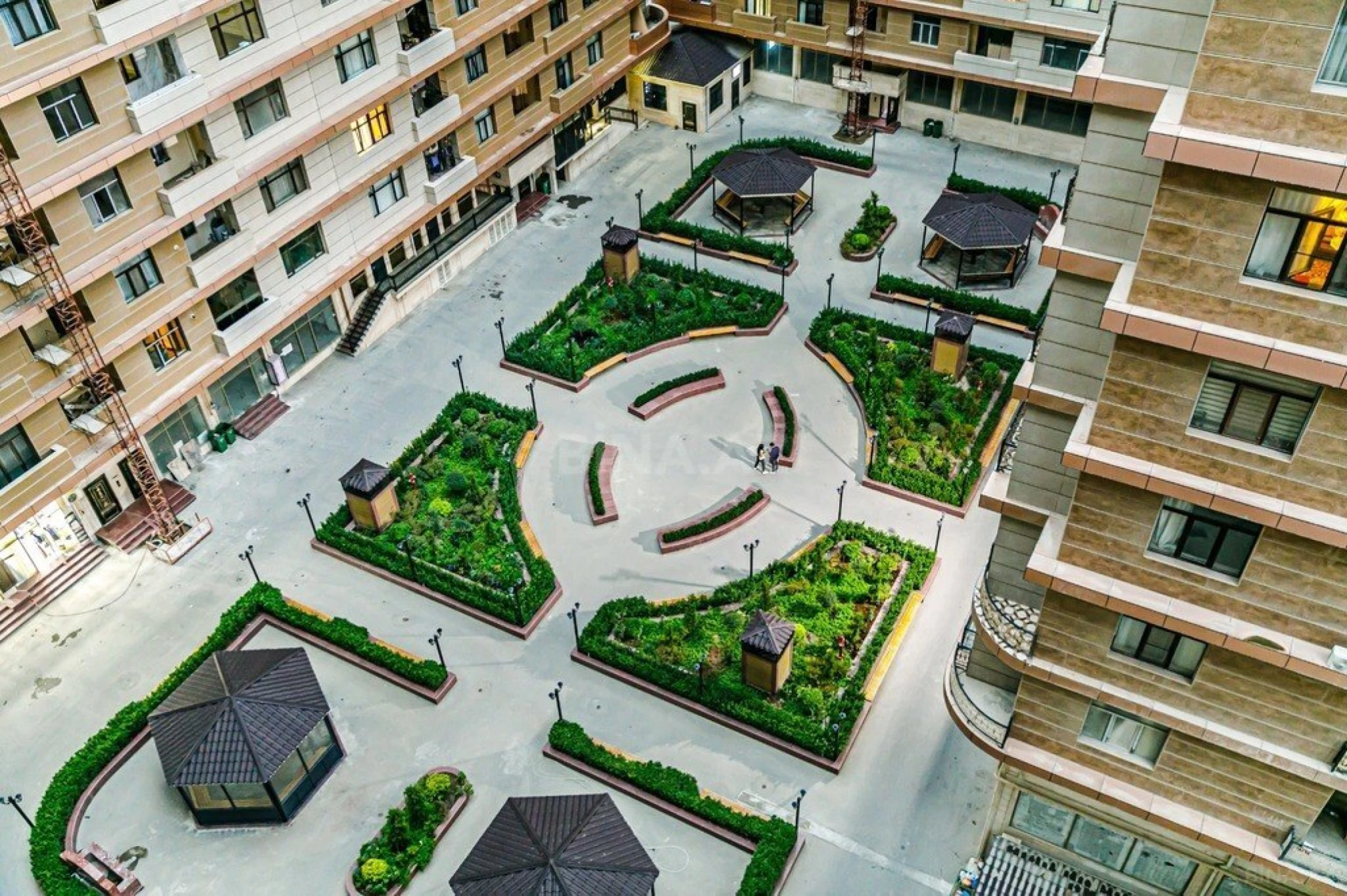 Kirayə verilir 2 otaqlı mənzil 80 m²