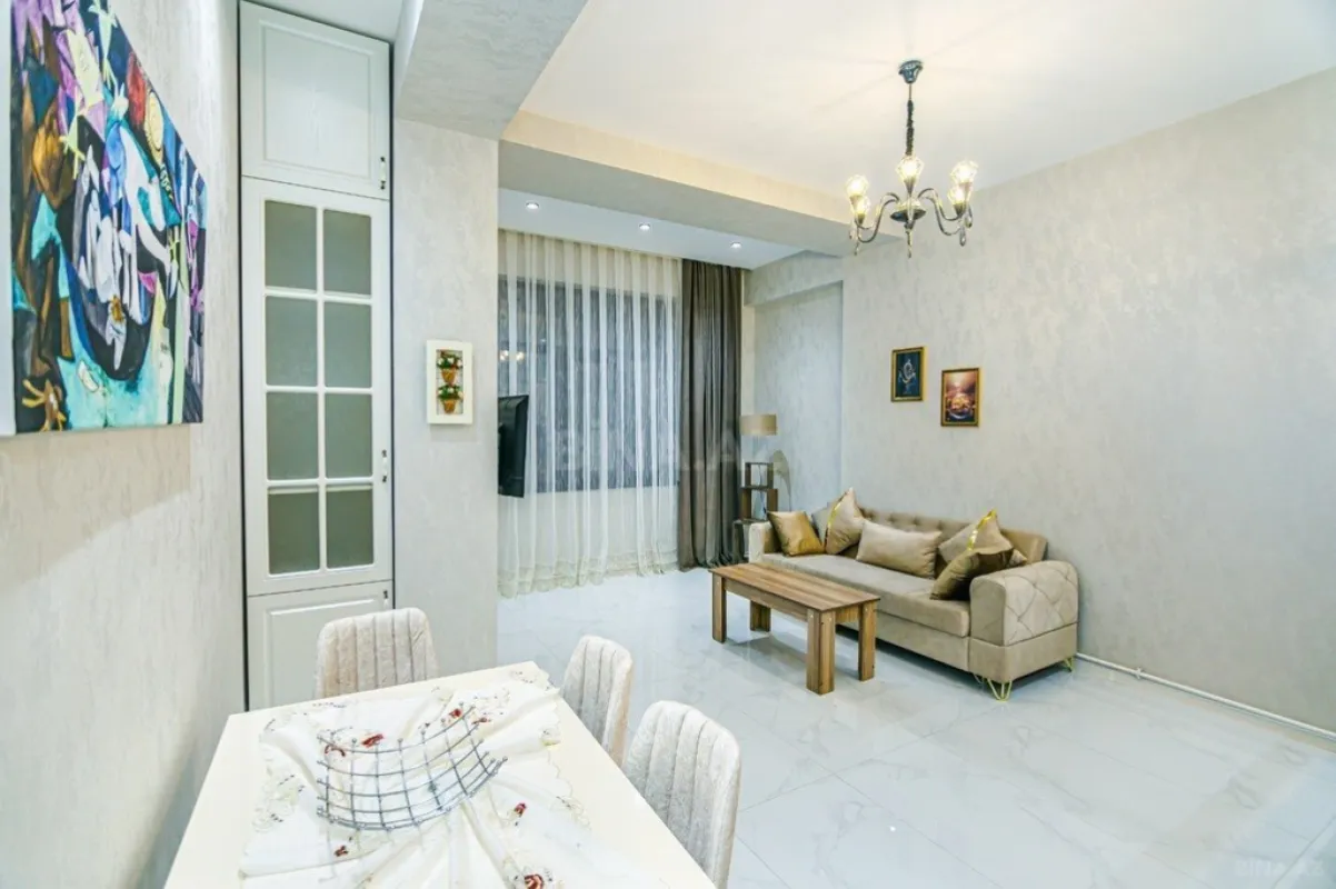 Kirayə verilir 2 otaqlı mənzil 80 m²