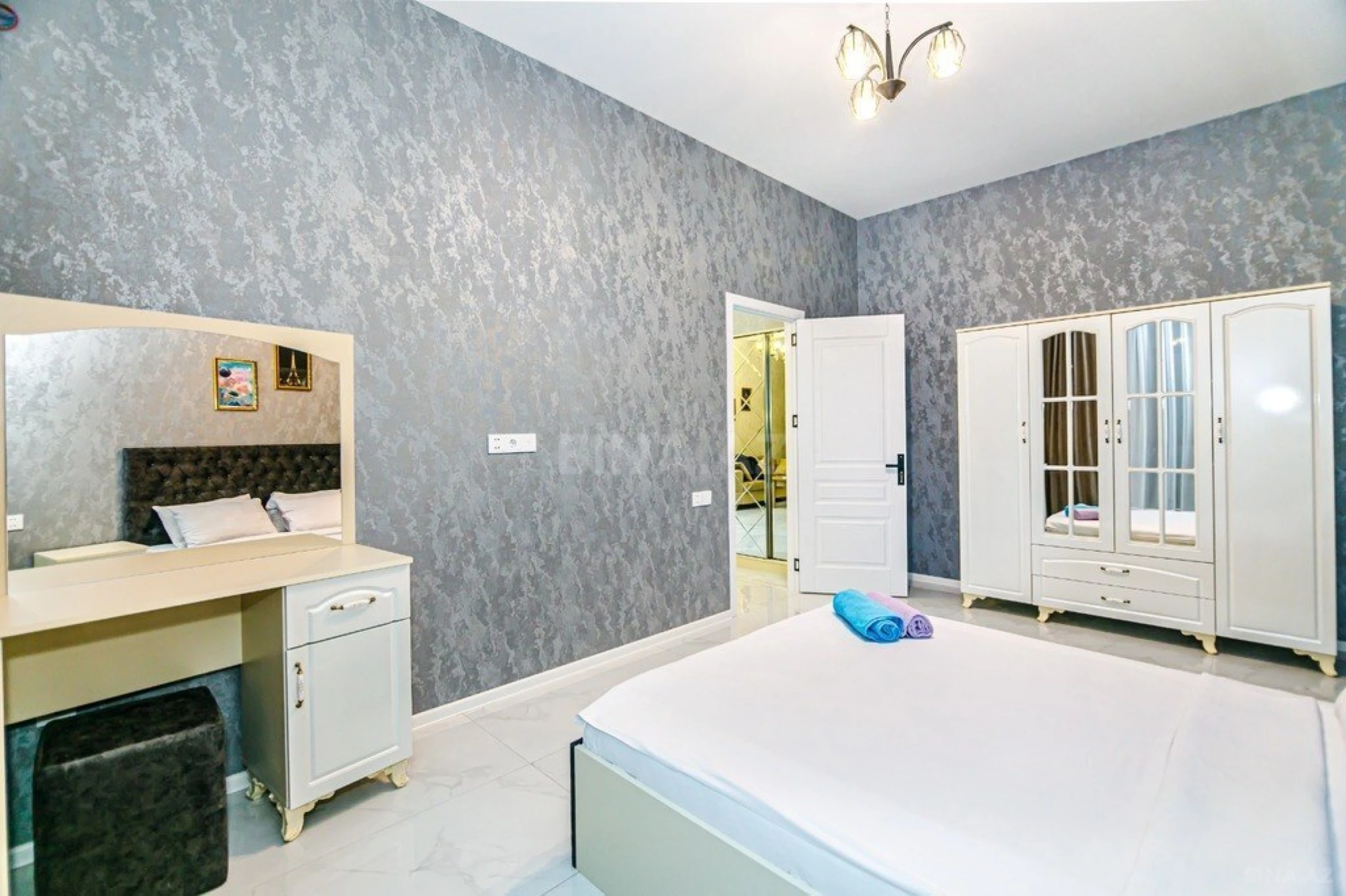 Kirayə verilir 2 otaqlı mənzil 80 m²