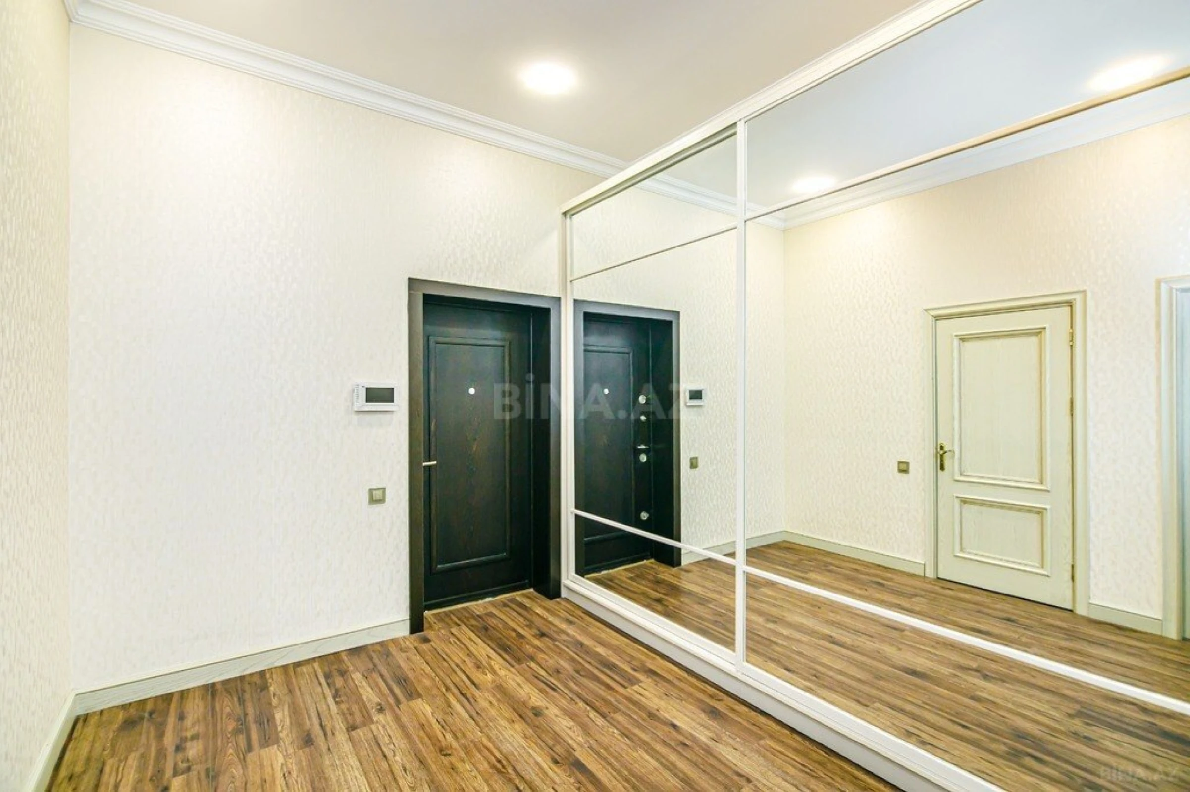 Kirayə verilir 2 otaqlı mənzil 75 m²