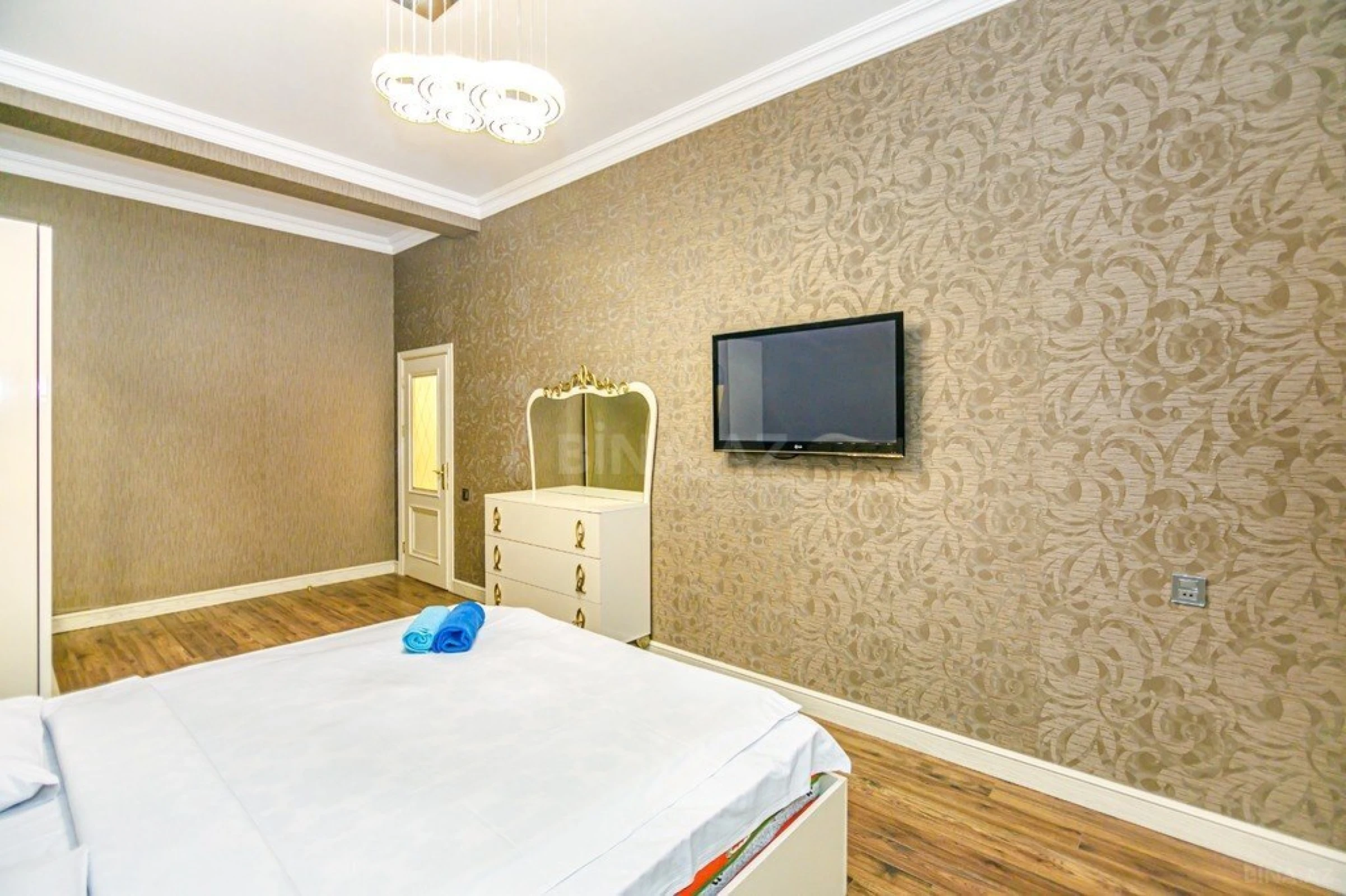 Kirayə verilir 2 otaqlı mənzil 75 m²