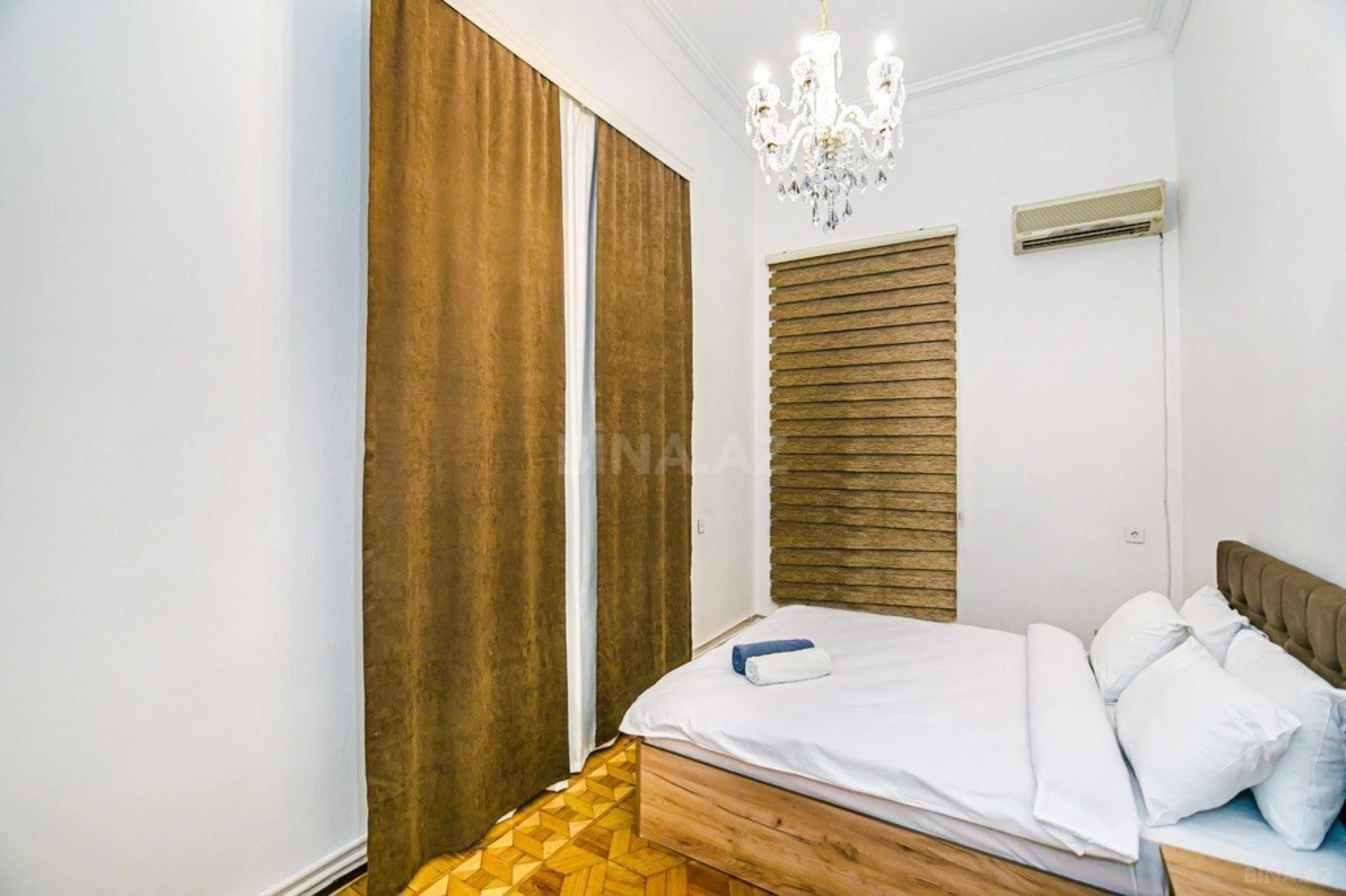 Kirayə verilir 5 otaqlı mənzil 260 m²