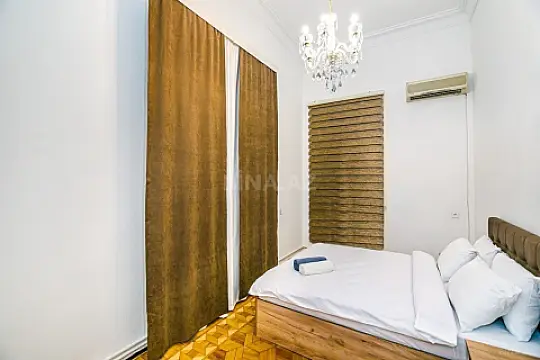 Kirayə verilir 5 otaqlı mənzil 260 m²