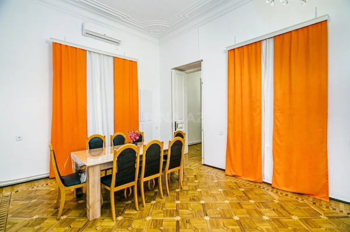 Kirayə verilir 5 otaqlı mənzil 260 m²