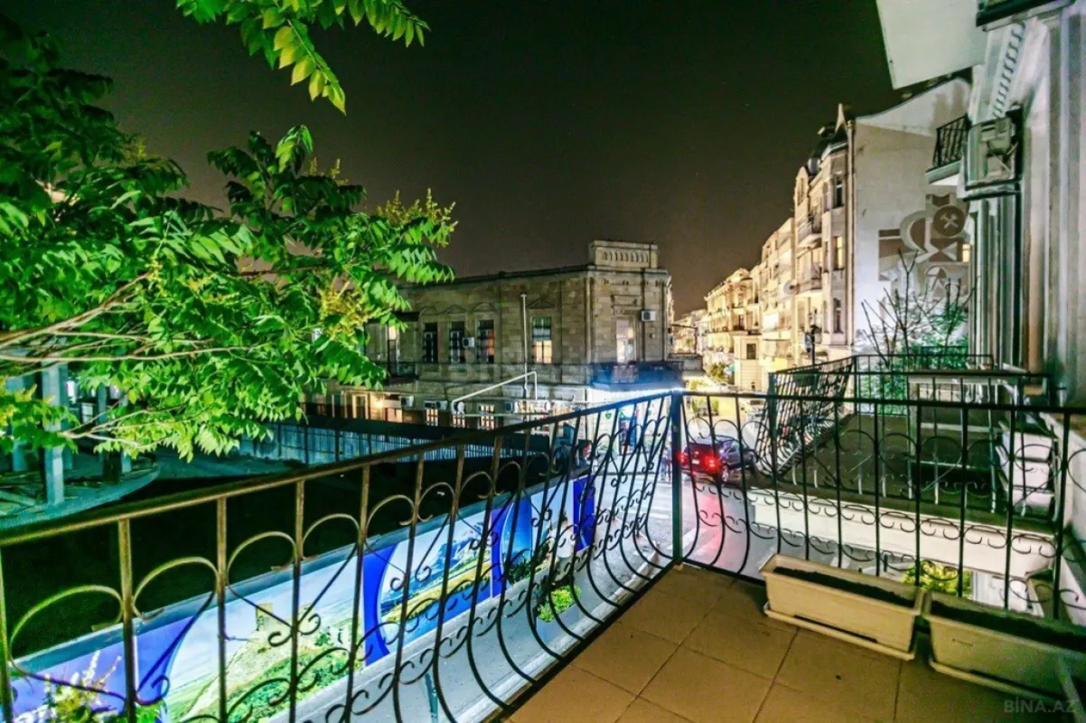 Kirayə verilir 5 otaqlı mənzil 260 m²