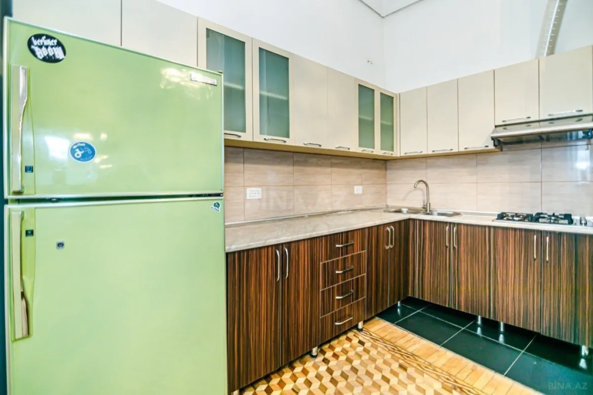 Kirayə verilir 5 otaqlı mənzil 260 m²