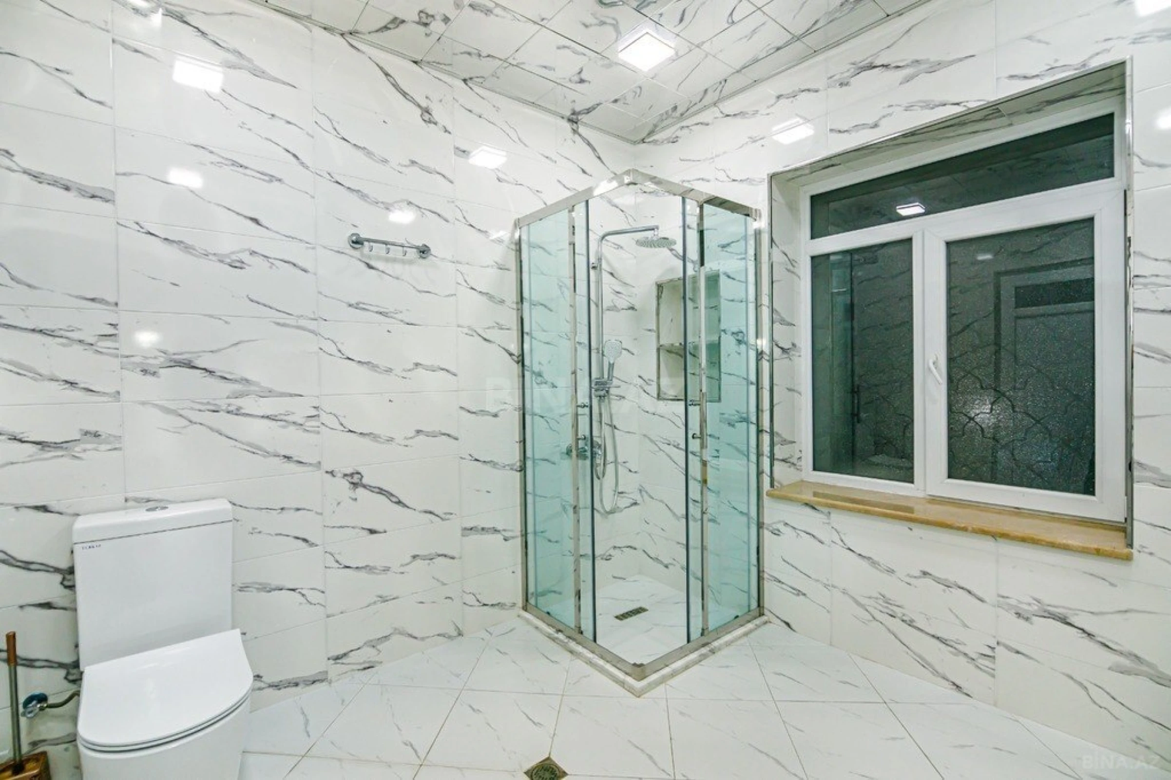 Kirayə verilir 5 otaqlı mənzil 260 m²