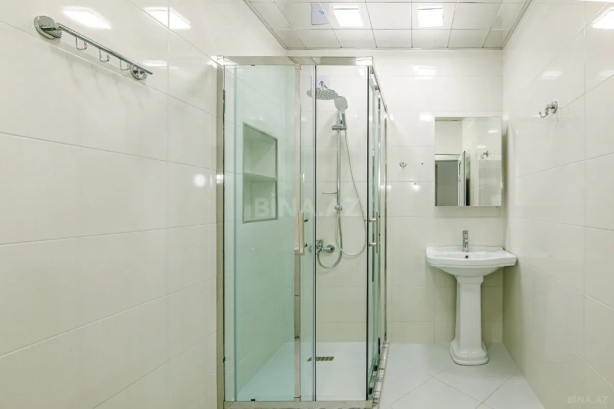 Kirayə verilir 5 otaqlı mənzil 260 m²