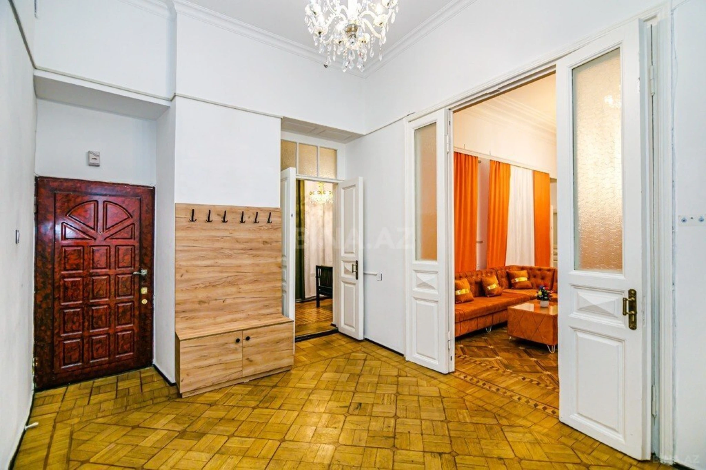 Kirayə verilir 5 otaqlı mənzil 260 m²