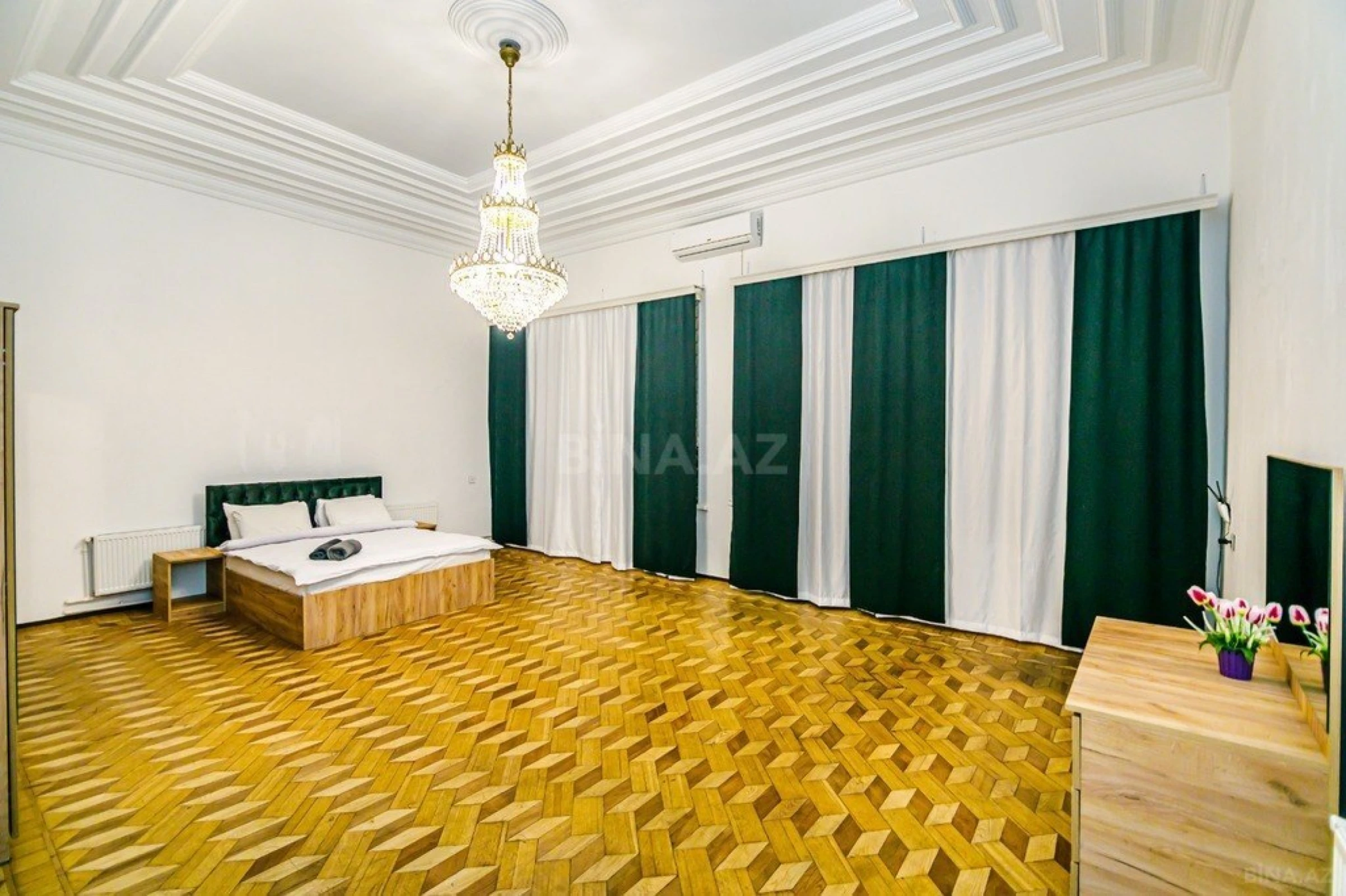 Kirayə verilir 5 otaqlı mənzil 260 m²