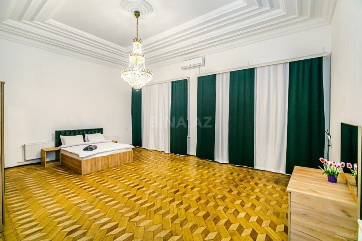 Kirayə verilir 5 otaqlı mənzil 260 m²