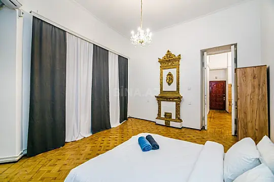 Kirayə verilir 5 otaqlı mənzil 260 m²