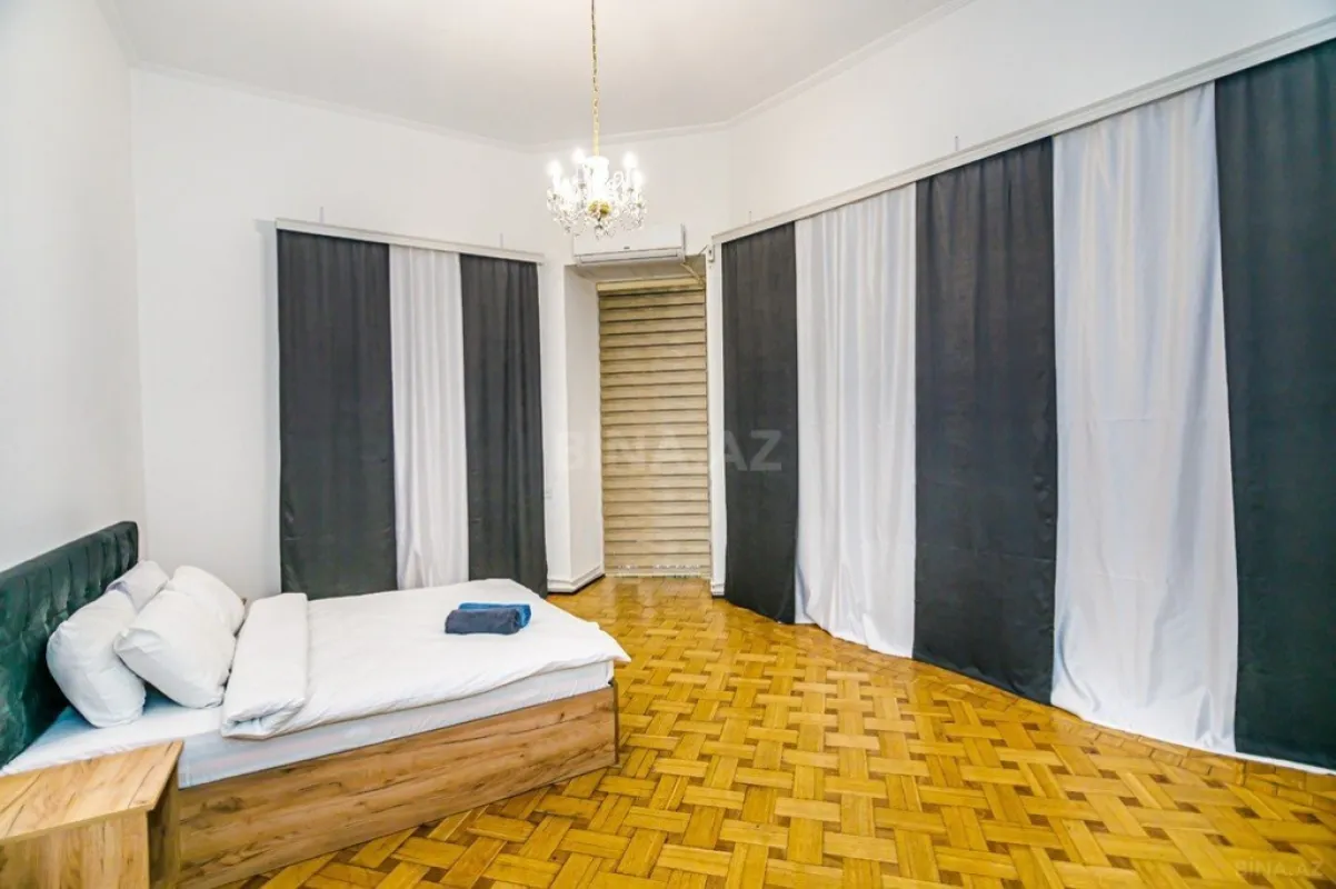 Kirayə verilir 5 otaqlı mənzil 260 m²