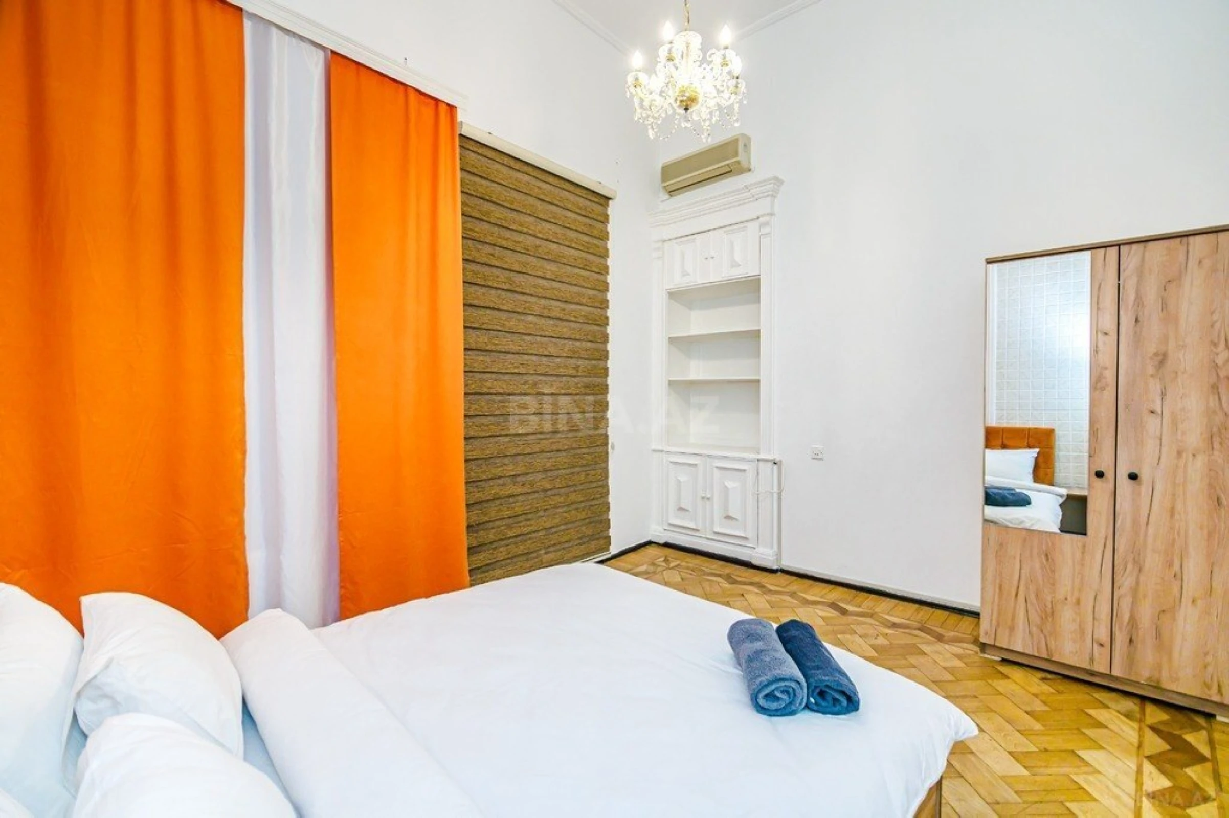 Kirayə verilir 5 otaqlı mənzil 260 m²