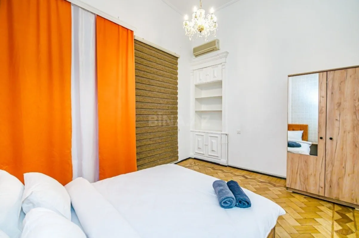 Kirayə verilir 5 otaqlı mənzil 260 m²