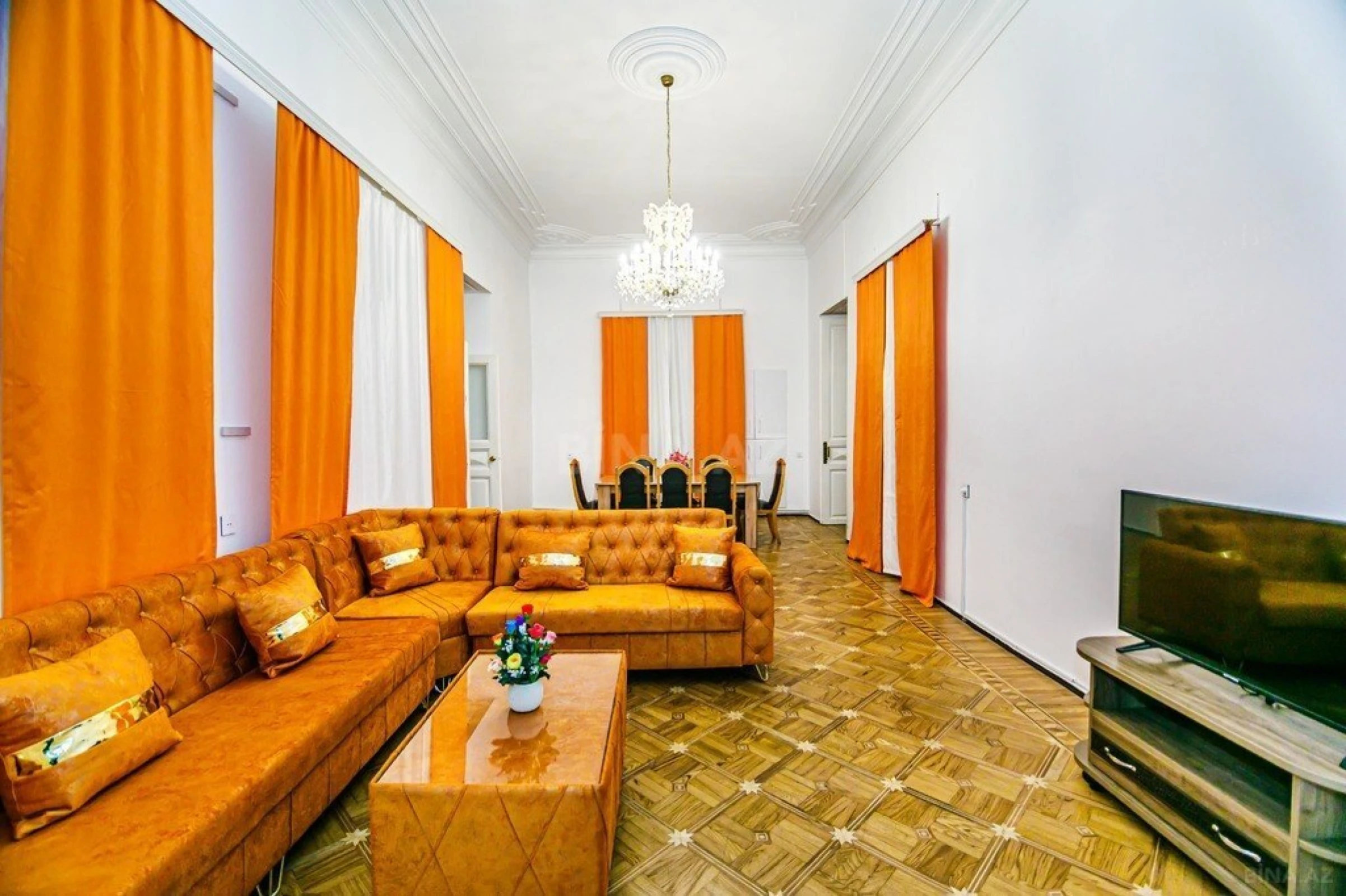 Kirayə verilir 5 otaqlı mənzil 260 m²