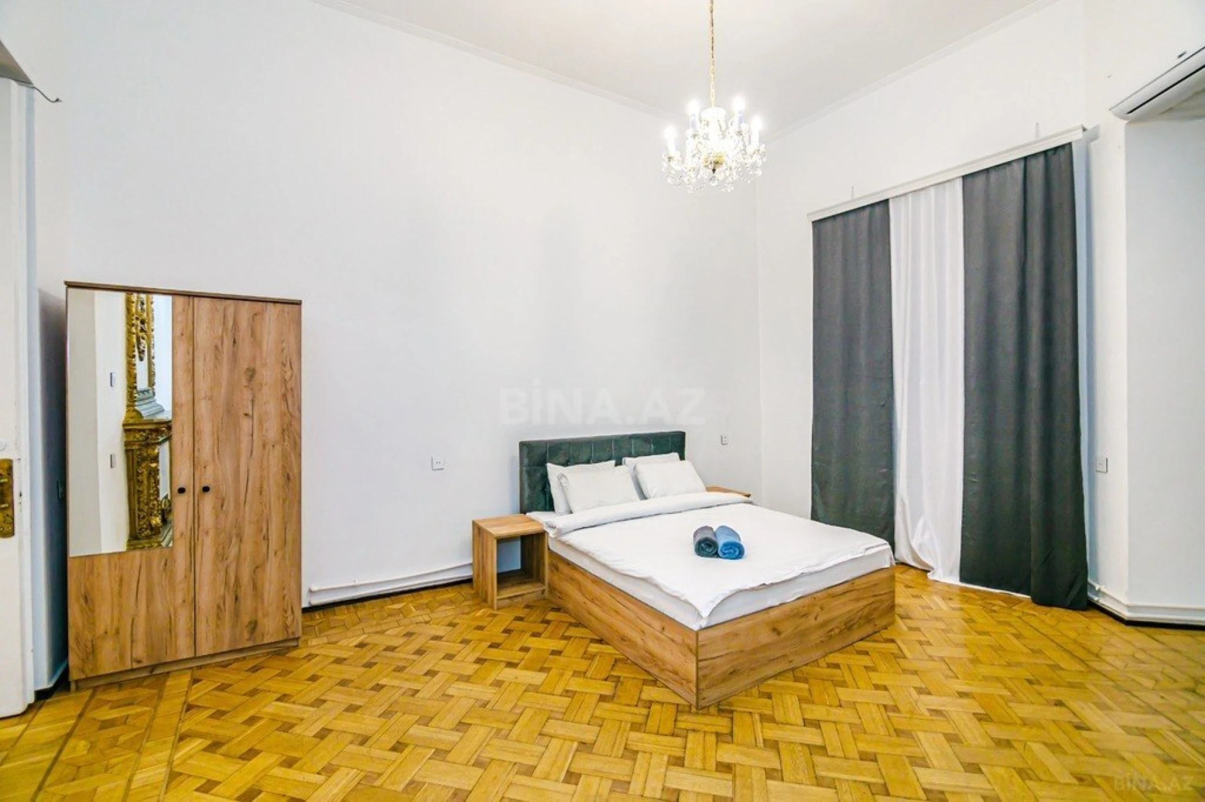 Kirayə verilir 5 otaqlı mənzil 260 m²