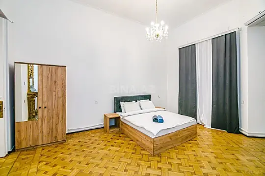 Kirayə verilir 5 otaqlı mənzil 260 m²