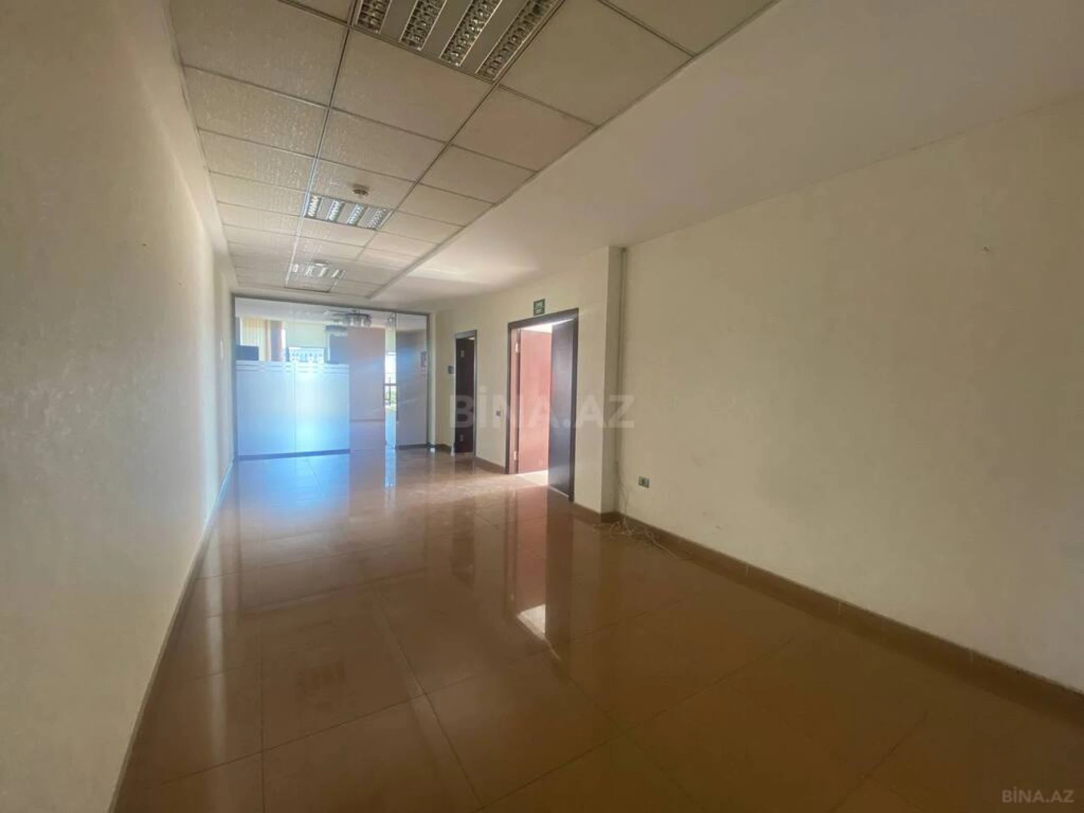 Kirayə verilir 20 otaqlı ofis 1320 m²