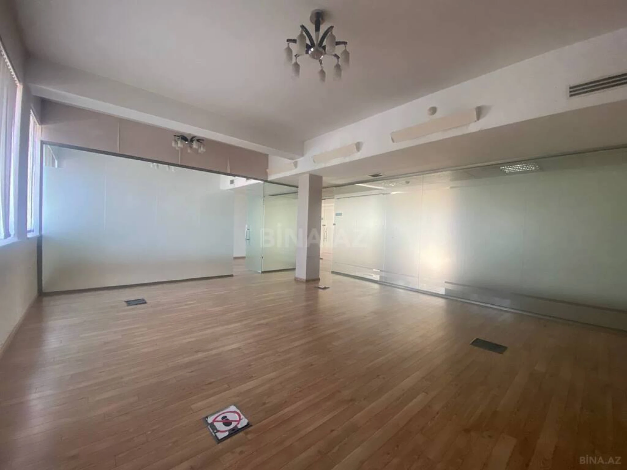 Kirayə verilir 20 otaqlı ofis 1320 m²