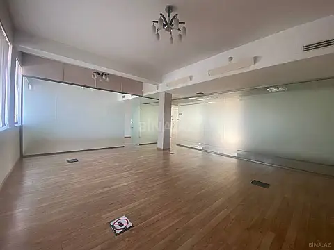 Kirayə verilir 20 otaqlı ofis 1320 m²