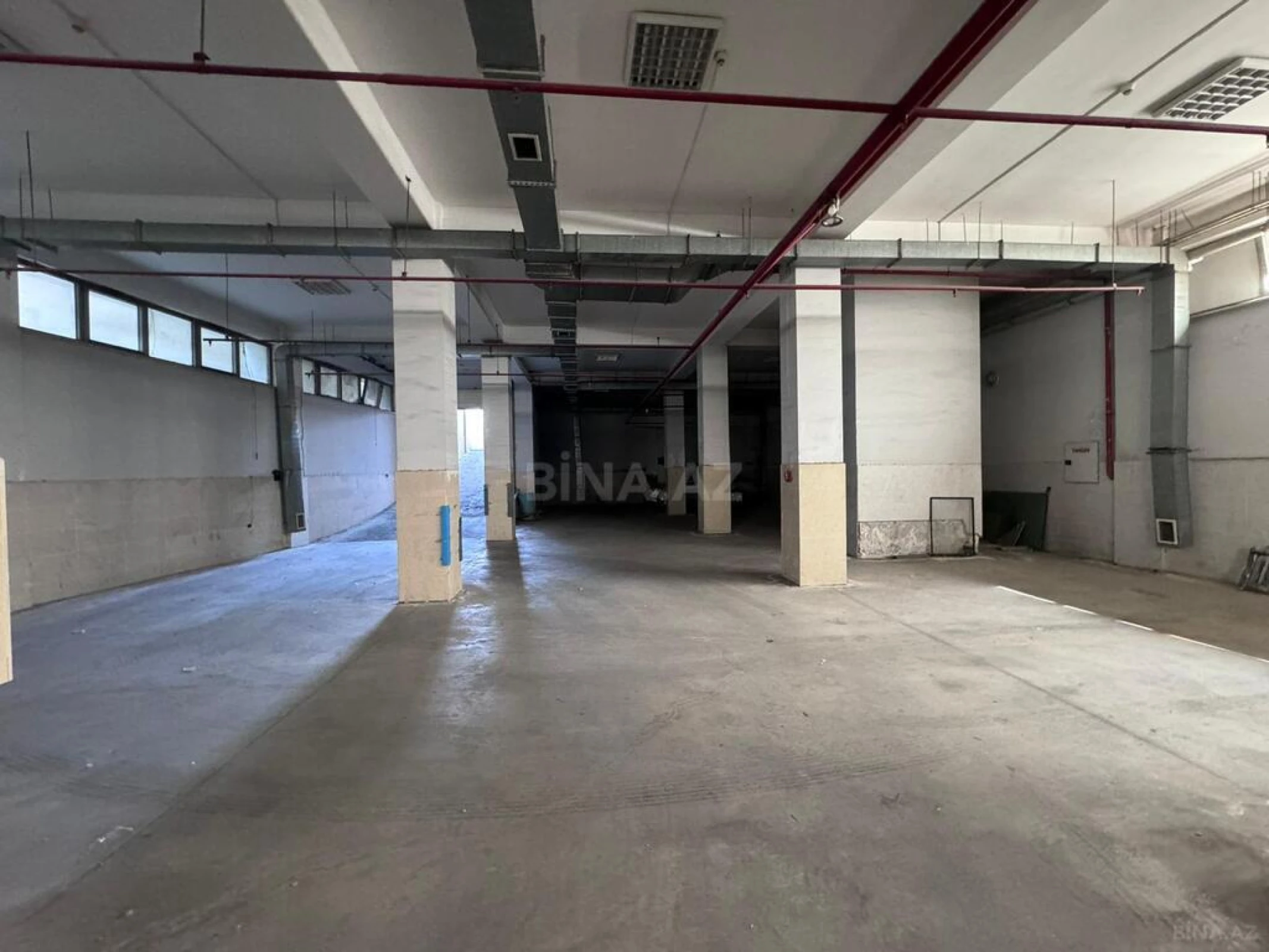 Kirayə verilir 20 otaqlı ofis 1320 m²