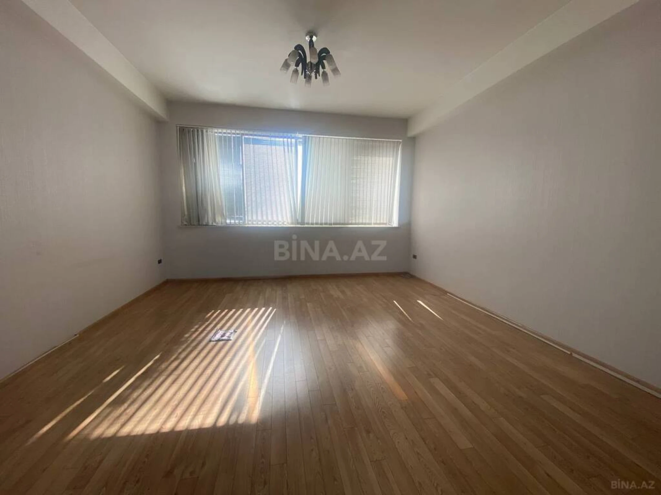 Kirayə verilir 20 otaqlı ofis 1320 m²