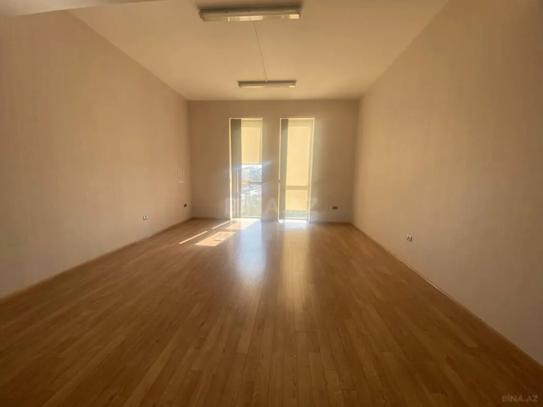 Kirayə verilir 20 otaqlı ofis 1320 m²