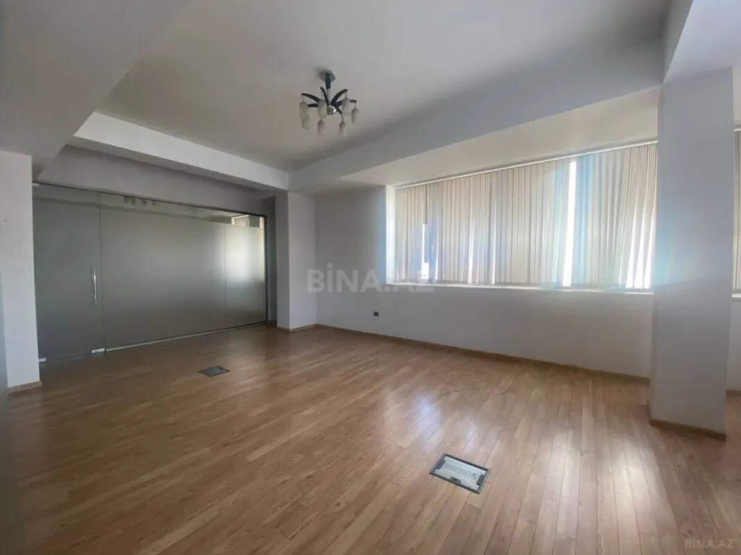 Kirayə verilir 20 otaqlı ofis 1320 m²